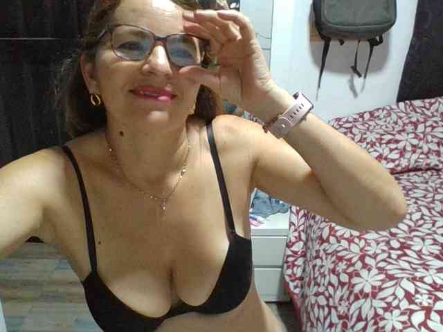 JuanitaWouti webcam