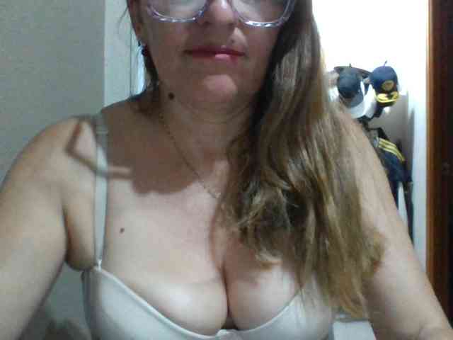 JuanitaWouti webcam