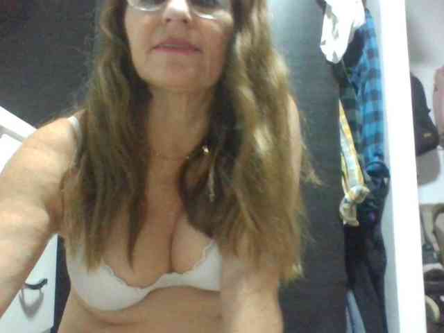 JuanitaWouti webcam