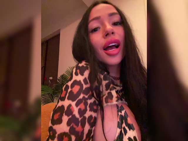 le modèle LadyOfDesire est en webcam porno dans un show sur le site bongacams, il possède les tags suivants: White/Caucasian,Brunette,Shaved