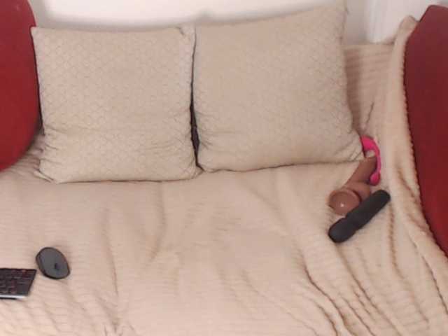 MadlenHairy live cam on BongaCams