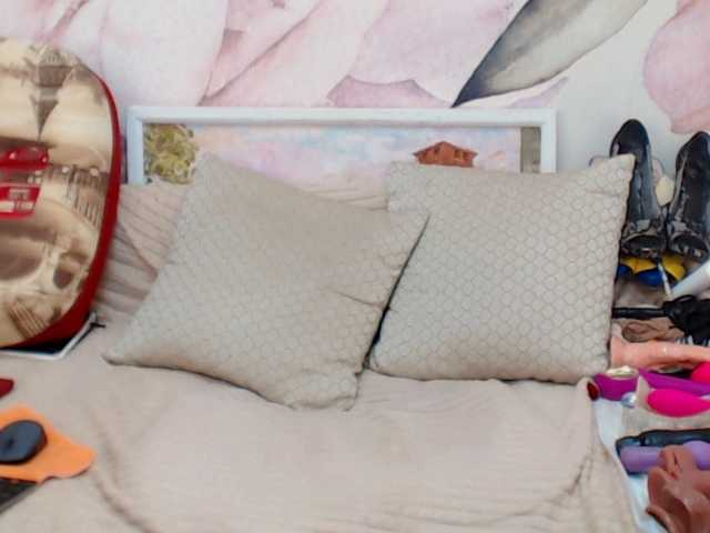 MadlenHairy live cam on BongaCams