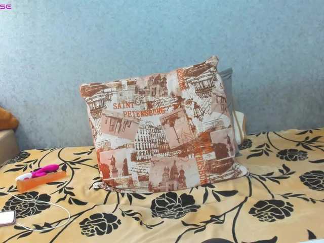 Red-hot-lips's BongaCams show and profile