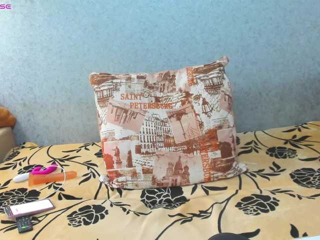 Red-hot-lips's BongaCams show and profile