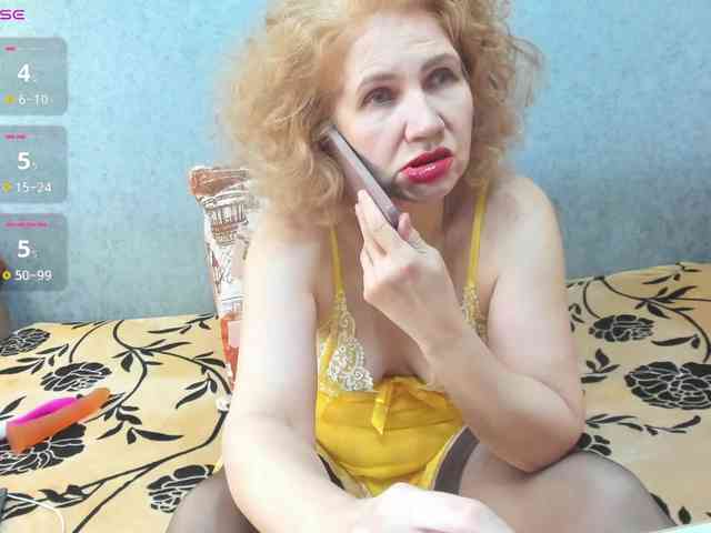 Red-hot-lips webcam
