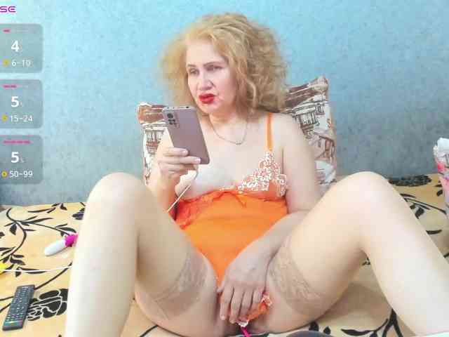 Red-hot-lips webcam