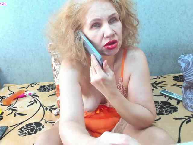 Red-hot-lips webcam