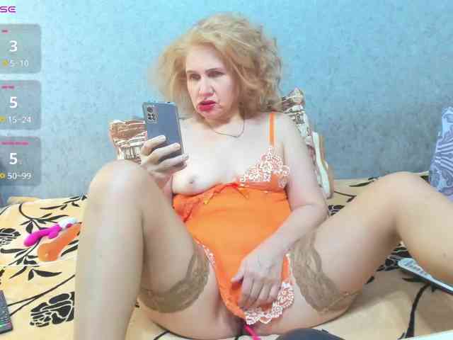 Red-hot-lips webcam