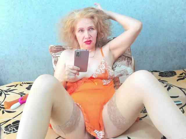 Red-hot-lips webcam