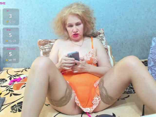 Red-hot-lips webcam
