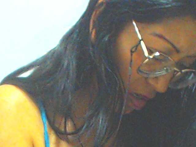le modèle KATYY-HOTTT est en webcam porno dans un show sur le site bongacams, il possède les tags suivants: Latino/Hispanic,Brunette,Hairy