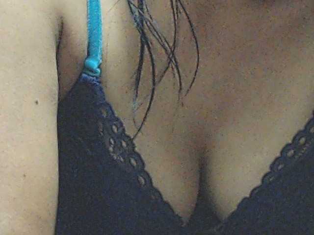 HOTTTSKIN live cam on BongaCams
