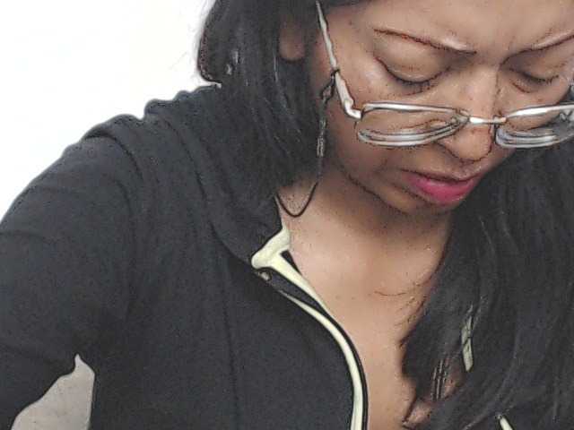 HOTTTSKIN live cam on BongaCams