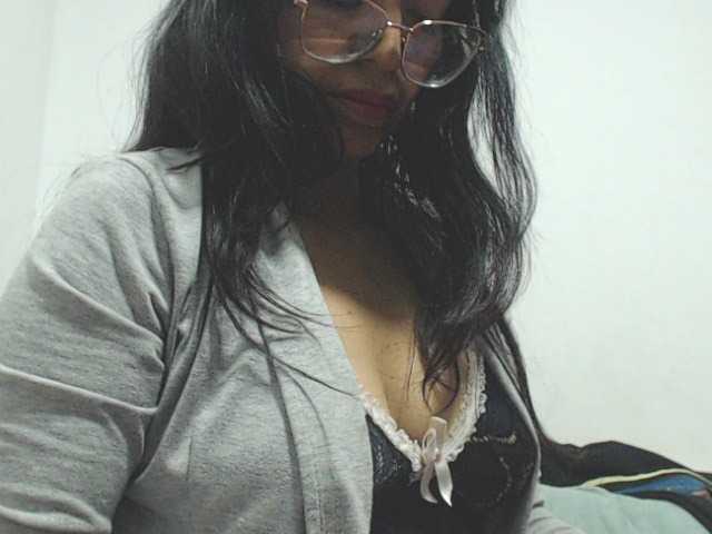 HOTTTSKIN live cam on BongaCams