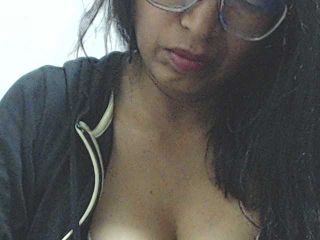 HOTTTSKIN live cam on BongaCams