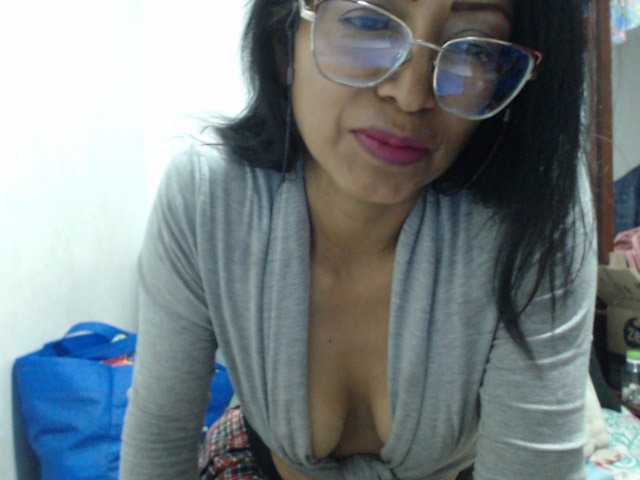 HOTTTSKIN live cam on BongaCams