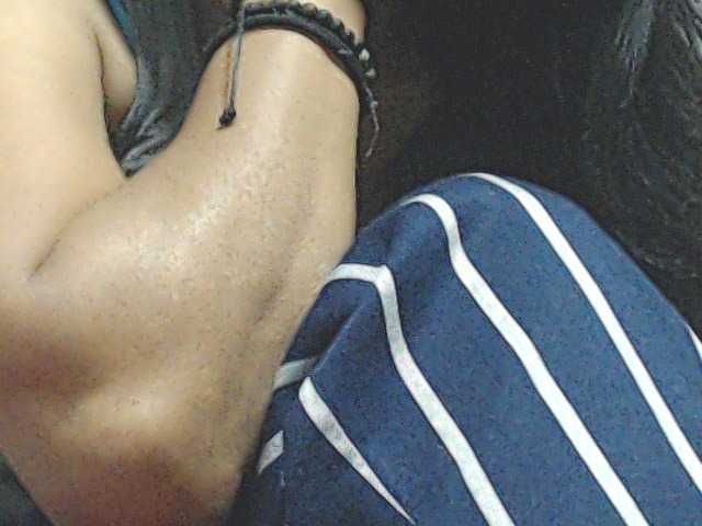 HOTTTSKIN live cam on BongaCams