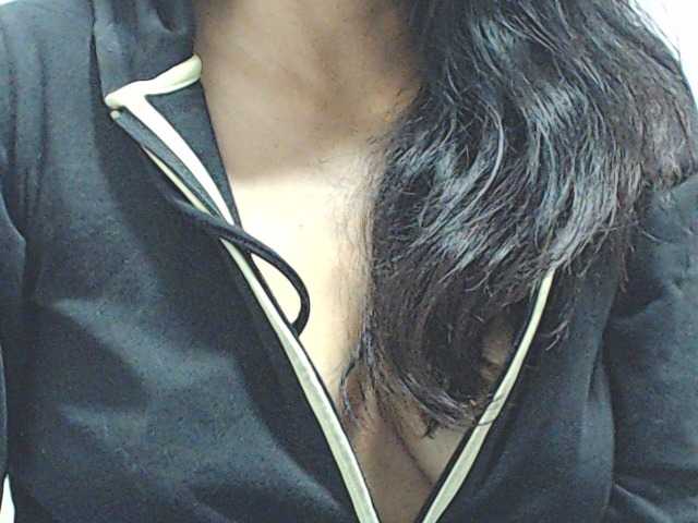HOTTTSKIN live cam on BongaCams