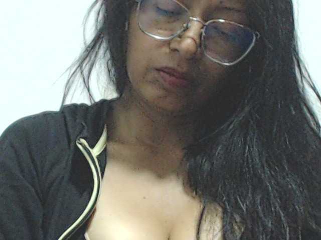 HOTTTSKIN live cam on BongaCams
