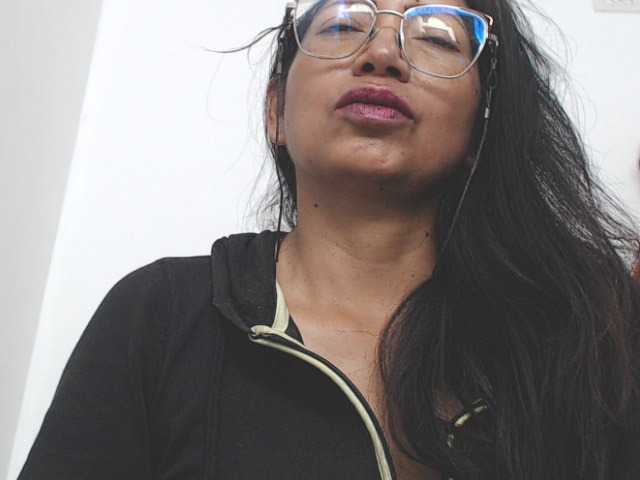 HOTTTSKIN live cam on BongaCams