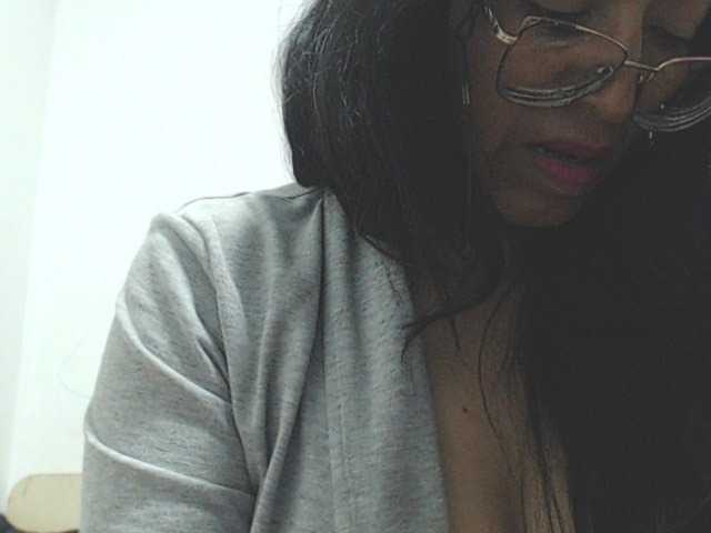 HOTTTSKIN live cam on BongaCams