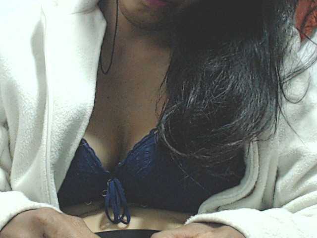 HOTTTSKIN live cam on BongaCams