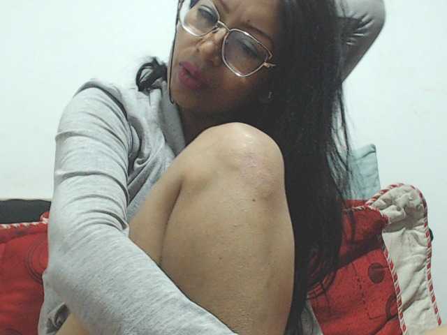 HOTTTSKIN live cam on BongaCams