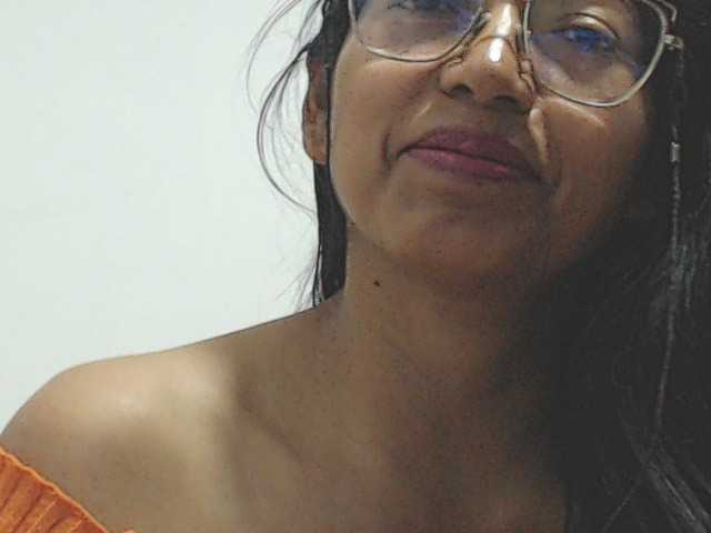HOTTTSKIN live cam on BongaCams