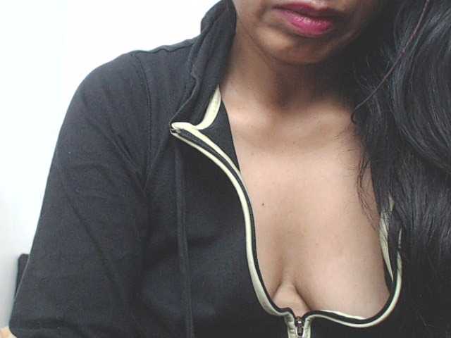 HOTTTSKIN live cam on BongaCams