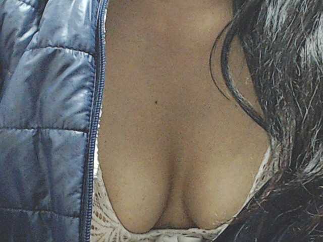 HOTTTSKIN live cam on BongaCams