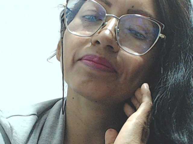 HOTTTSKIN live cam on BongaCams
