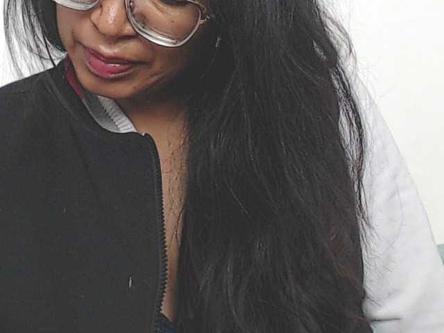 HOTTTSKIN live cam on BongaCams