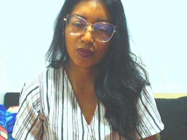 le modèle KATYY-HOTTT est en webcam porno dans un show sur le site bongacams, il possède les tags suivants: Latino/Hispanic,Brunette,Hairy