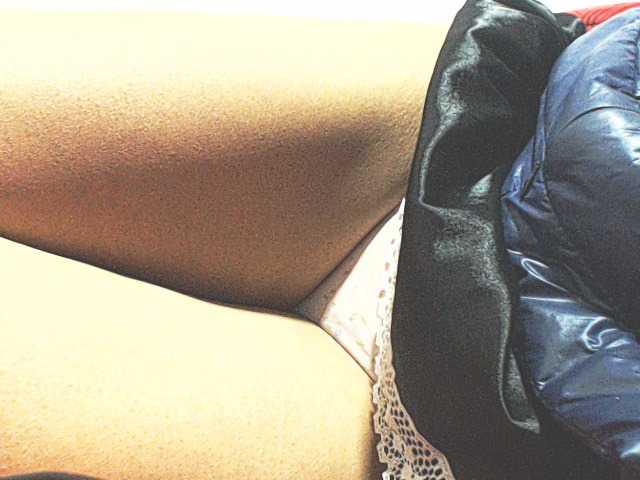 HOTTTSKIN live cam on BongaCams