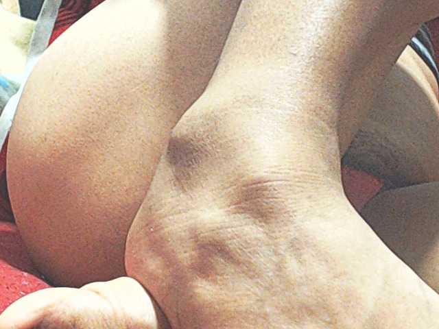 HOTTTSKIN live cam on BongaCams