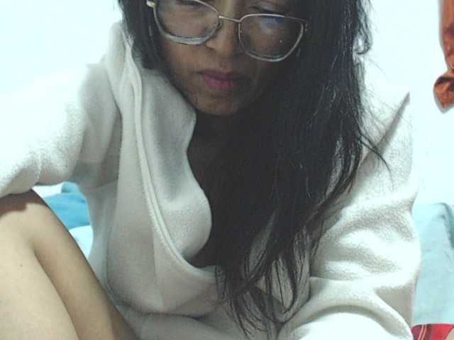 HOTTTSKIN live cam on BongaCams