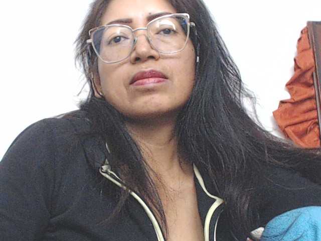 HOTTTSKIN live cam on BongaCams