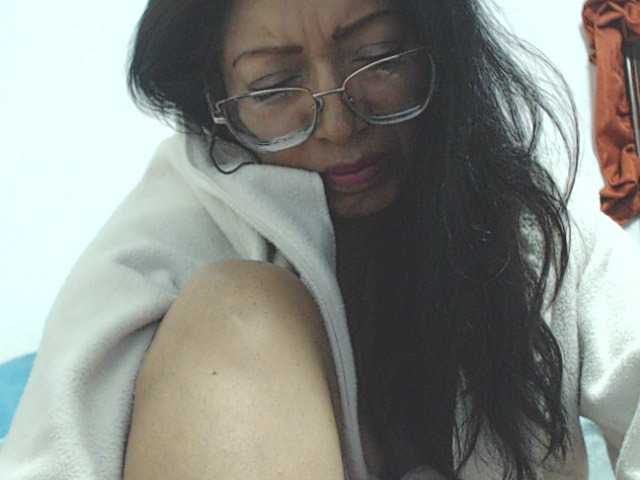 HOTTTSKIN live cam on BongaCams