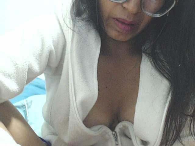 HOTTTSKIN live cam on BongaCams