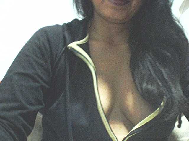HOTTTSKIN live cam on BongaCams