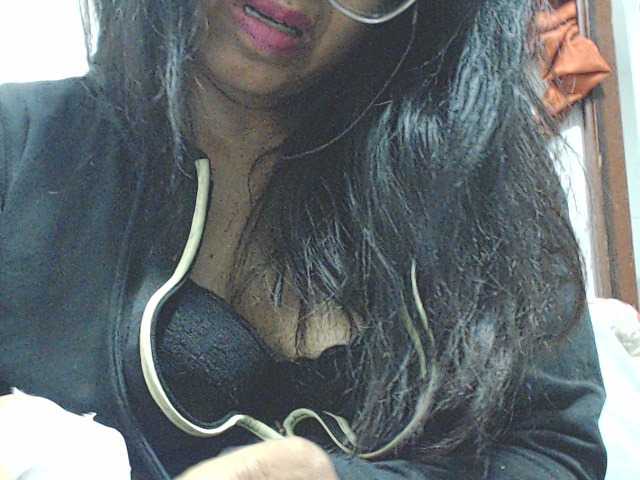 HOTTTSKIN live cam on BongaCams