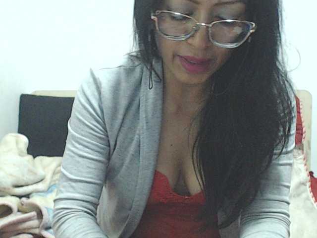 HOTTTSKIN live cam on BongaCams
