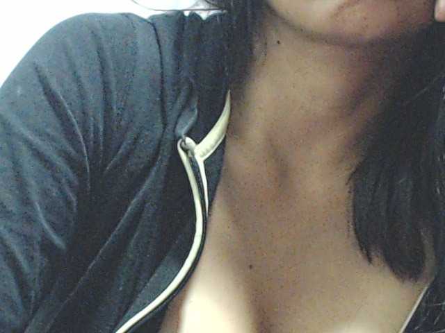 HOTTTSKIN live cam on BongaCams
