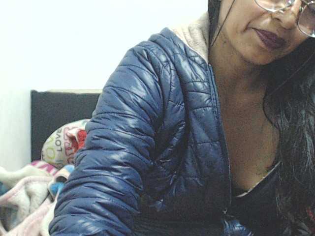HOTTTSKIN live cam on BongaCams