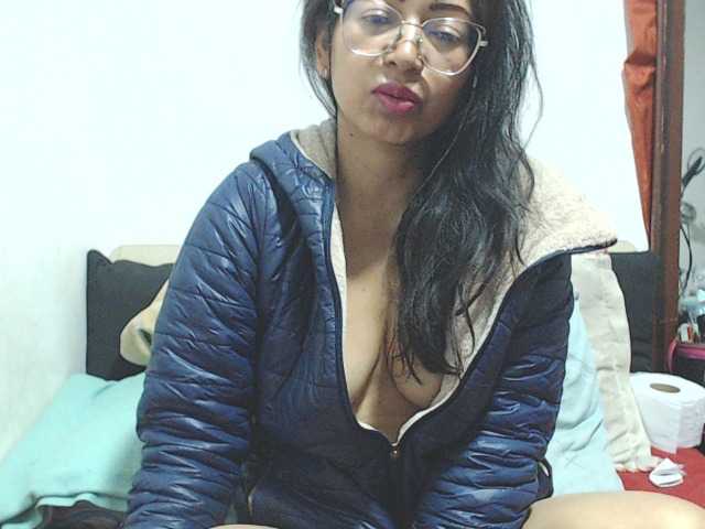 HOTTTSKIN live cam on BongaCams