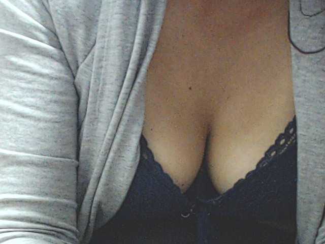 HOTTTSKIN live cam on BongaCams