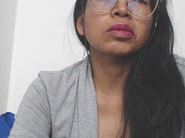 HOTTTSKIN live cam on BongaCams