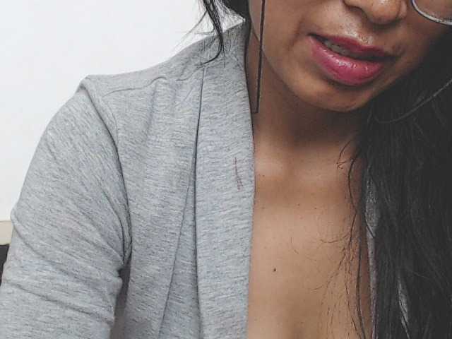 HOTTTSKIN live cam on BongaCams