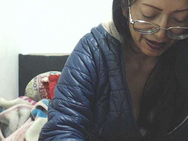 HOTTTSKIN live cam on BongaCams
