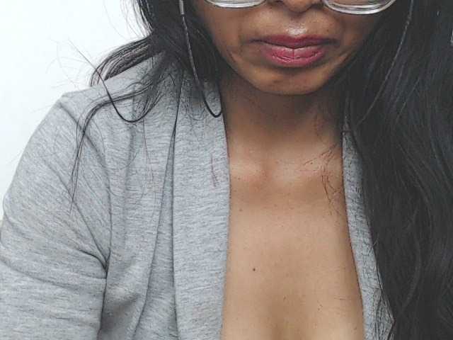 HOTTTSKIN live cam on BongaCams